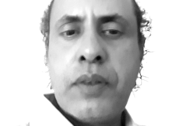 أن تراهن علي موت كاهن 